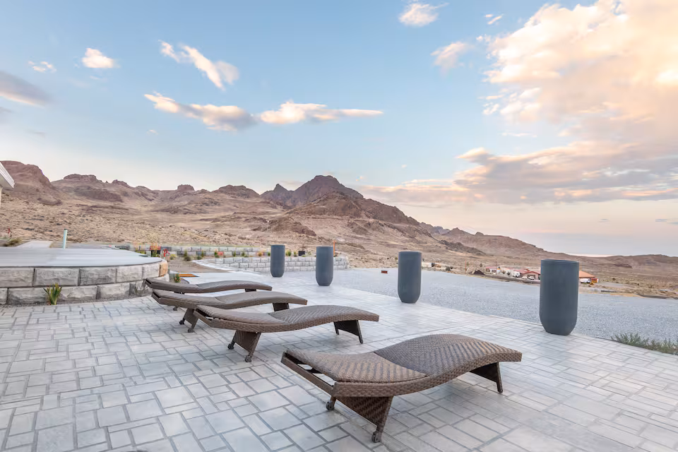 Bonneville Salt Flats elopement lodging in Utah